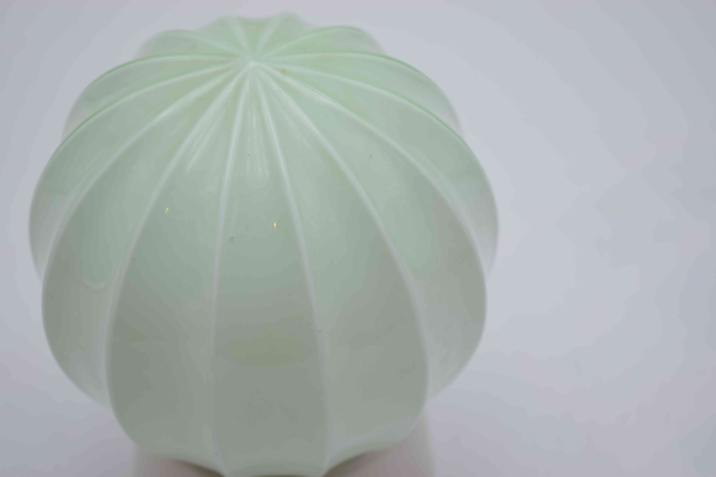 thabur lamp, art deco nouveau, french deco lamp, dutch glass, René Lalique, Le Corbusier, Jean Dunand, Sonia Delaunay, Chrysler new york, bauhaus, toilet light, titanic lamp, tiffany lamp