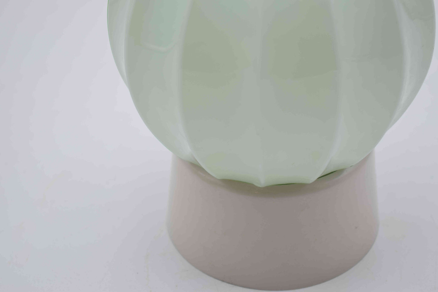 thabur lamp, art deco nouveau, french deco lamp, dutch glass, René Lalique, Le Corbusier, Jean Dunand, Sonia Delaunay, Chrysler new york, bauhaus, toilet light, titanic lamp, tiffany lamp