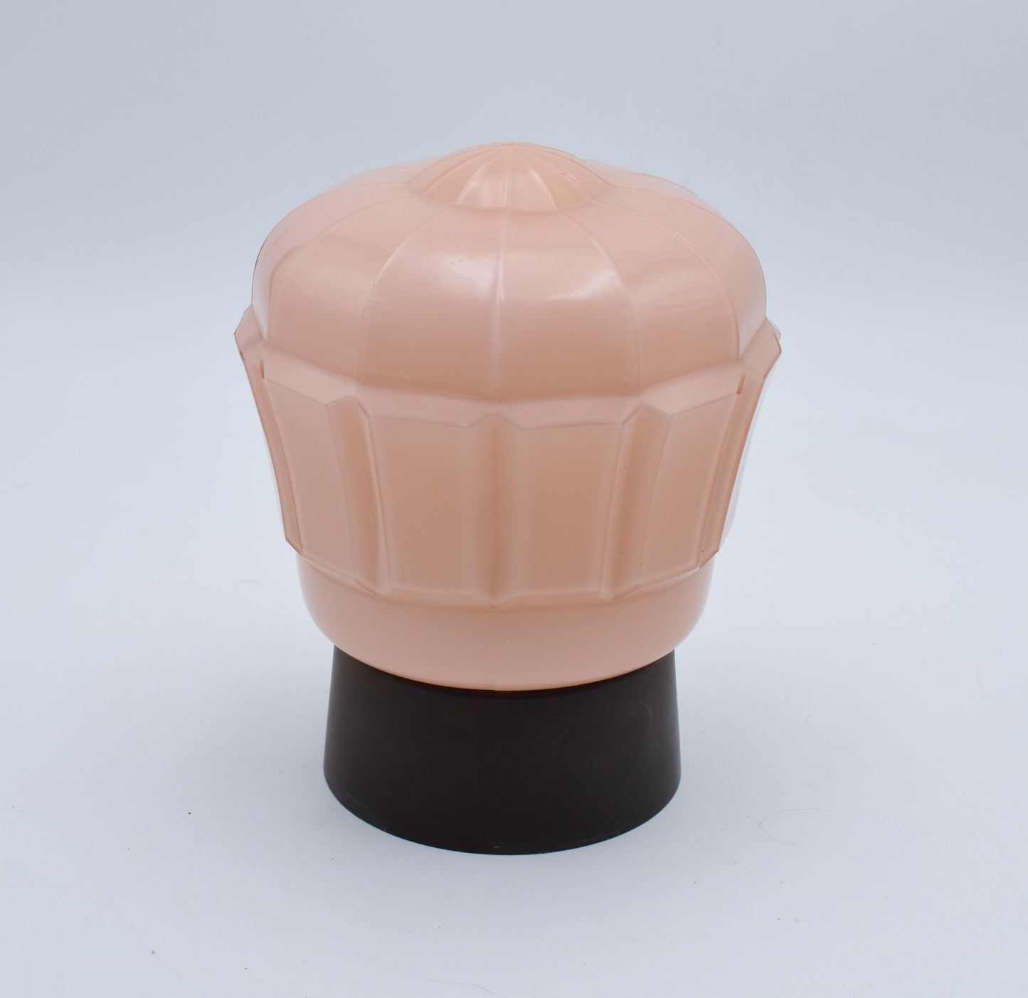 thabur lamp, art deco nouveau, french deco lamp, dutch glass, René Lalique, Le Corbusier, Jean Dunand, Sonia Delaunay, Chrysler new york, bauhaus, toilet light, The Great Gatsby