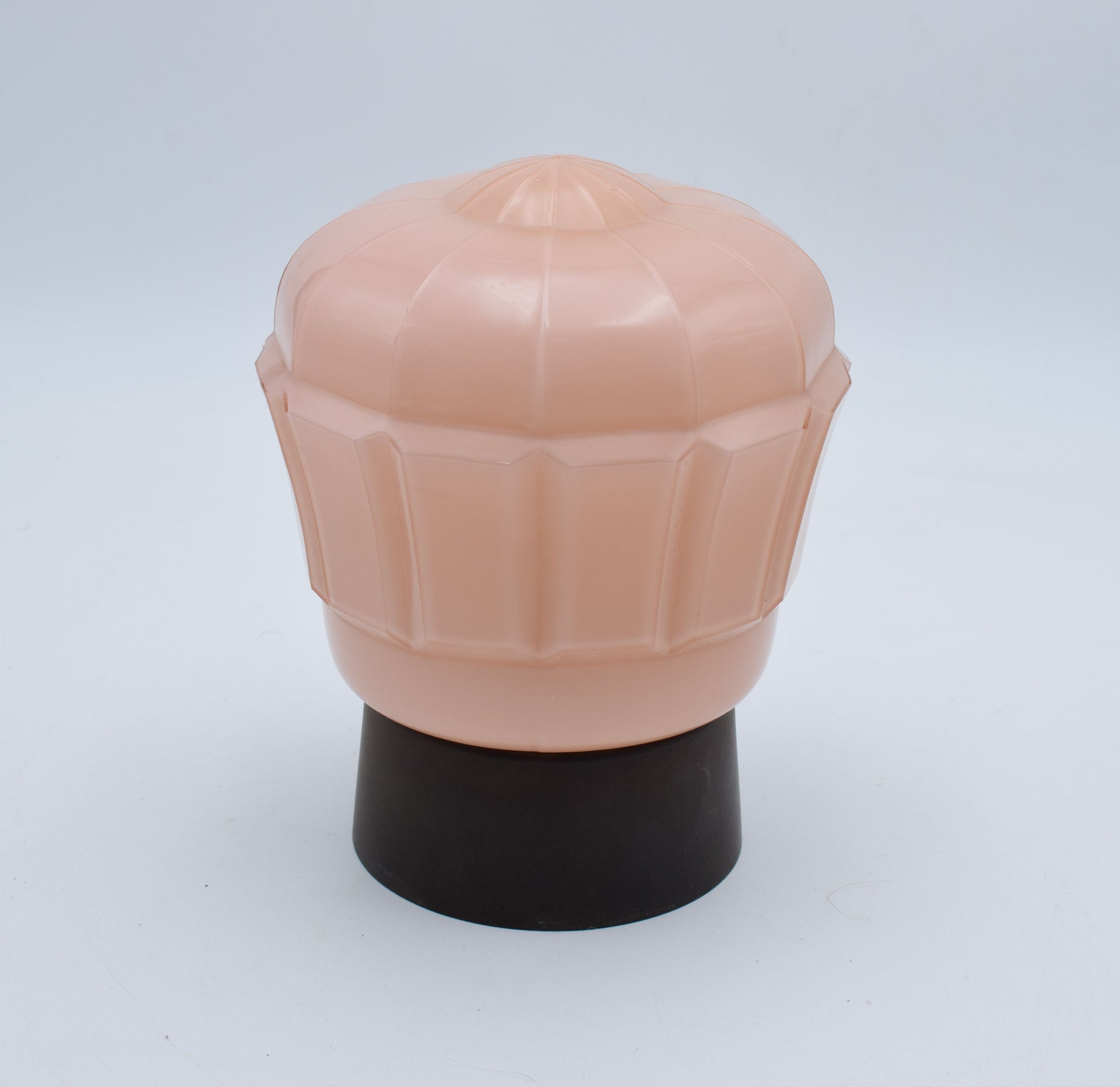 thabur lamp, art deco nouveau, french deco lamp, dutch glass, René Lalique, Le Corbusier, Jean Dunand, Sonia Delaunay, Chrysler new york, bauhaus, toilet light, The Great Gatsby