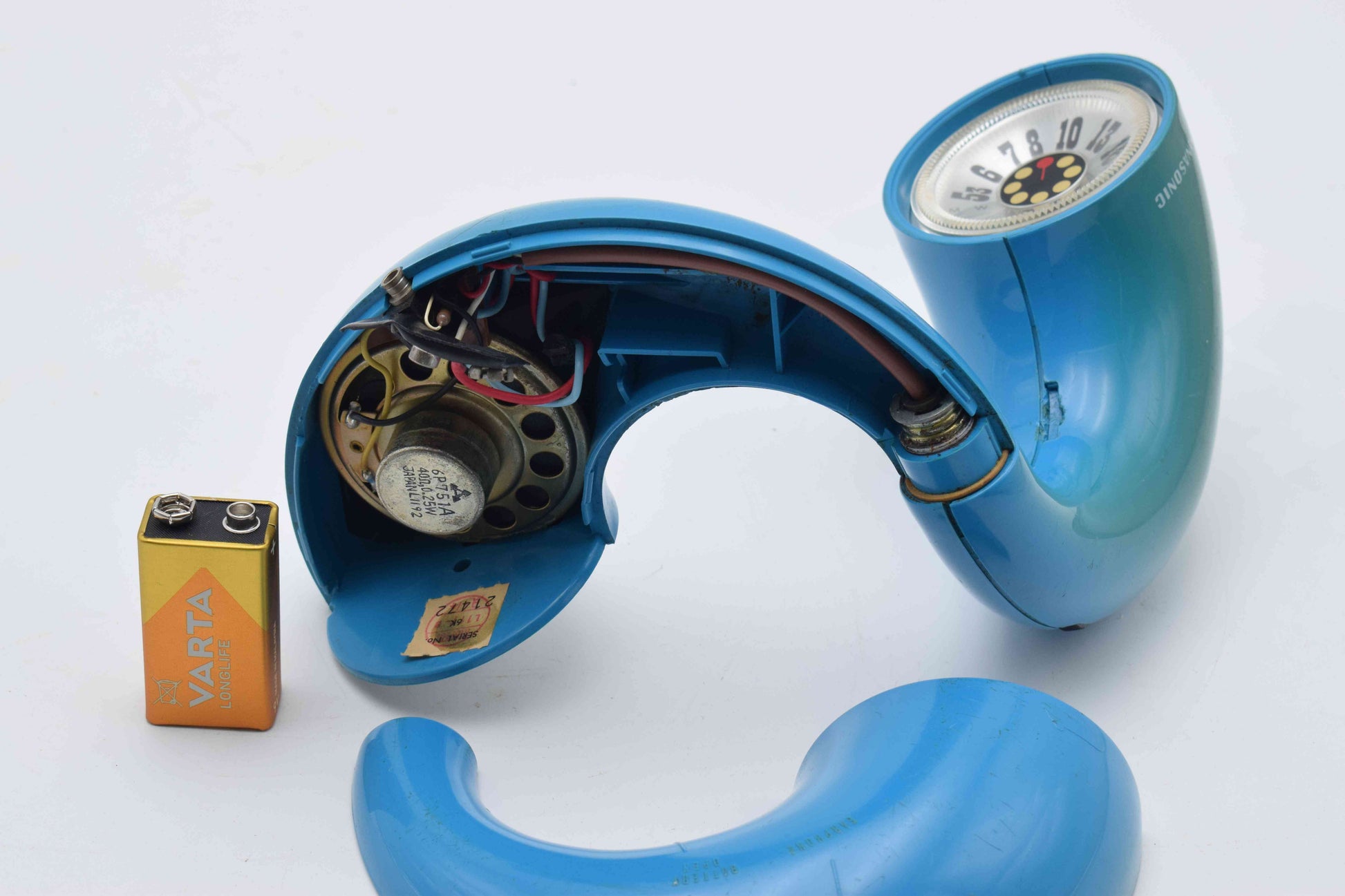 Red radio panasonic, toot a loop, red retro radio, panapet, japan radio, design radio, walkman, mp3 player, iphone, verner panton era, space age radio, special gift, national panasonic