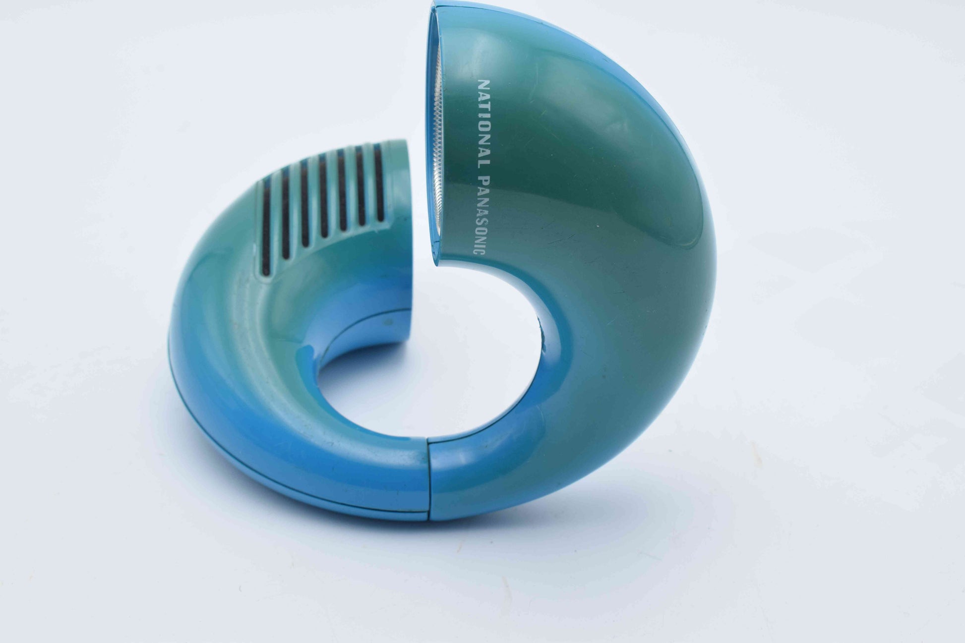 Red radio panasonic, toot a loop, red retro radio, panapet, japan radio, design radio, walkman, mp3 player, iphone, verner panton era, space age radio, special gift, national panasonic