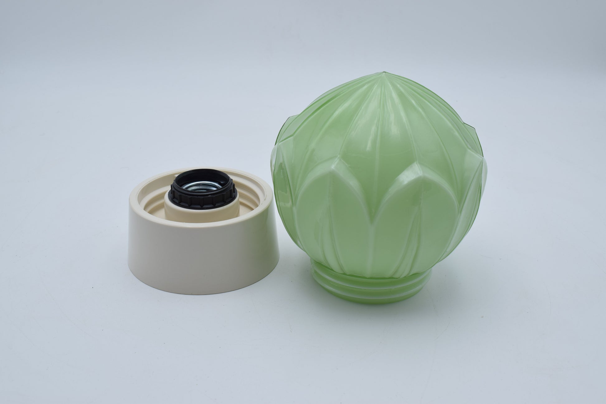 thabur lamp, art deco nouveau, french deco lamp, dutch glass, René Lalique, Le Corbusier, Jean Dunand, Chrysler new york, bauhaus, toilet light, vintage home decor, midcentury lamp, 1920s 1930s lamp