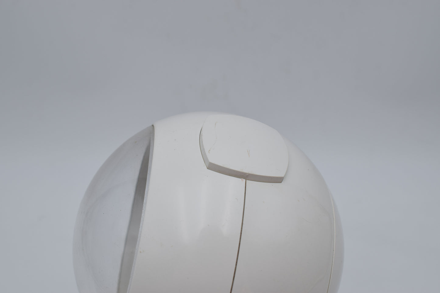 blessing alarm clock, junghans rhythm, verner panton, colombo kartell, pedestal tulip, bedroom white, scandinavian design, space age, atomic age, james bond, startrek, space invaders, star wars robot