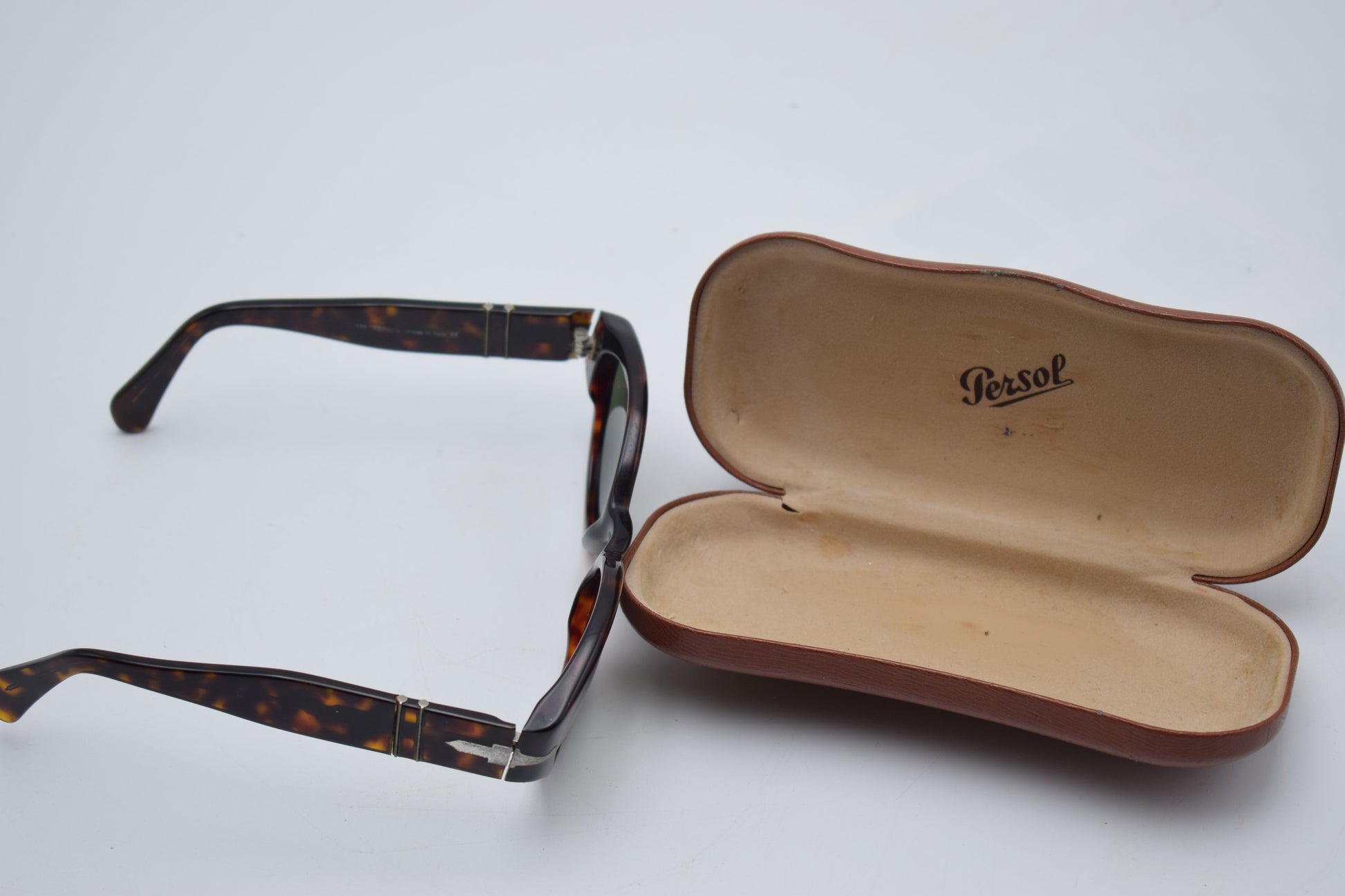 fendi chanel, vintage sunglasses, gucci prada, ray-ban oakley, persol balmain, burberry versace, cartier dior, Yves Saint Laurent, Miu Miu ysl, summer woman gift, dolce gabbana, Swarovski Trifari, Guerlain revlon