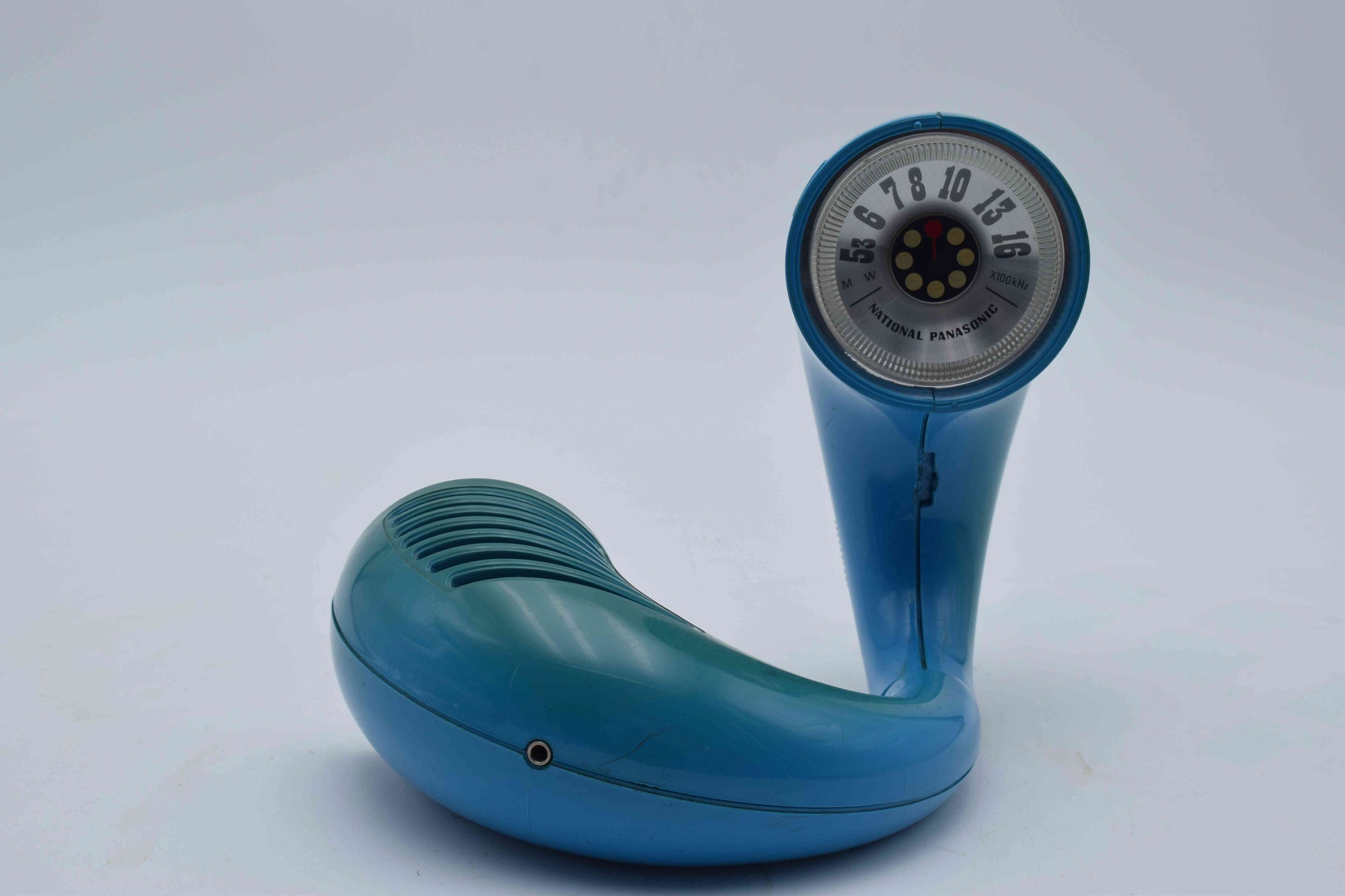 Red radio panasonic, toot a loop, red retro radio, panapet, japan radio, design radio, walkman, mp3 player, iphone, verner panton era, space age radio, special gift, national panasonic