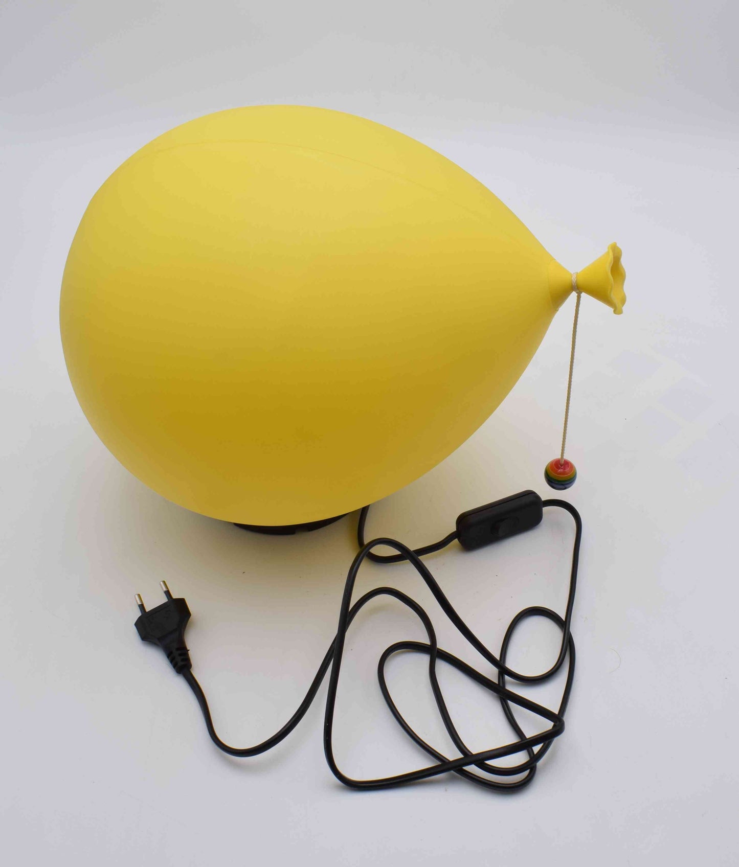 Balloon lamp designed by Yves Christin for Bilumen table or wall/ceiling light, Italy 1970s diffuser of blown plastic and black ABS base
