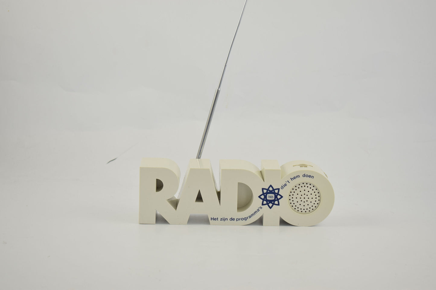 Radio radio Modelo en forma de palabra radio La frecuencia AM funciona Frecuencia FM NO