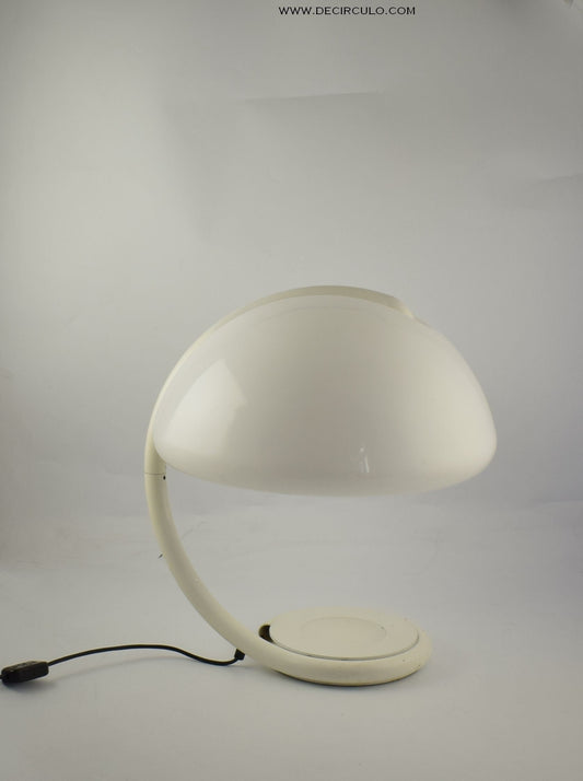 Icono del diseño italiano de Elio Martinelli Serpente tavolo 599, lámpara de mesa de Martinelli Luce