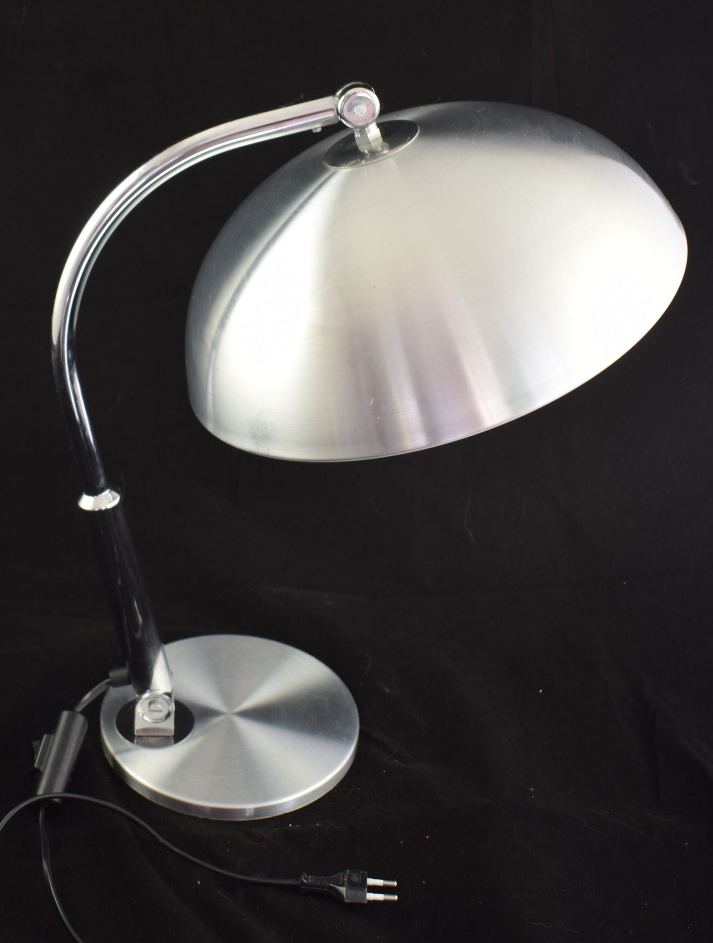 Lámpara de escritorio Hala Modelo 144 diseñada por Busquet, famosa lámpara de mesa de diseño de los Países Bajos