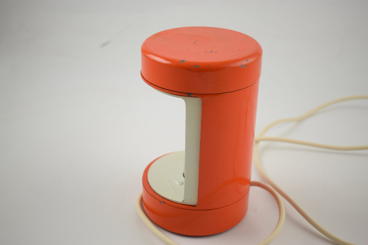 Lámpara de escritorio Laura naranja de Olaf von Bohr y Diego Valenti para estructura metálica, años 70.